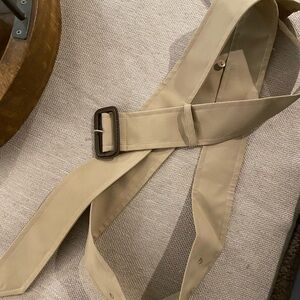 Uniqlo Women's Beige Belt for matching trench coat 🧥